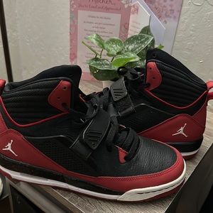 Burgundy & black Jordan’s size 7 only worn one time